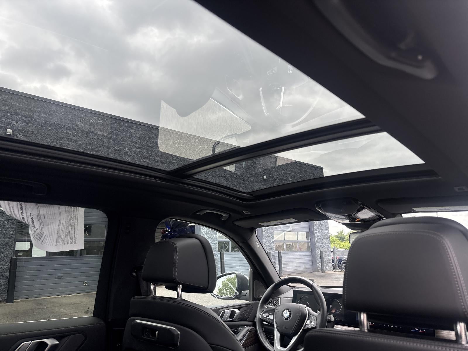 2025 BMW X5 xDrive40i — interior view