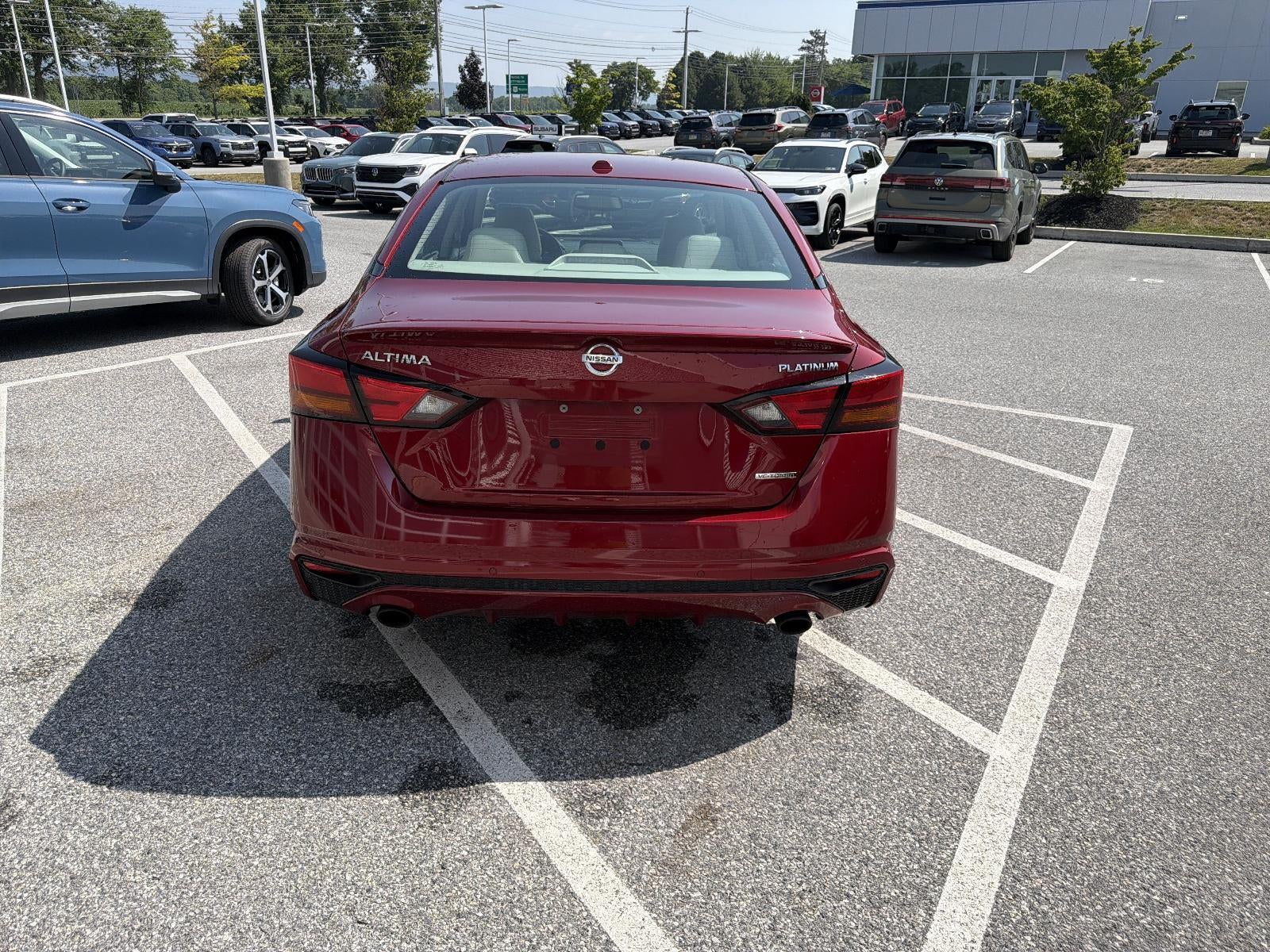 2019 Nissan Altima — detail view