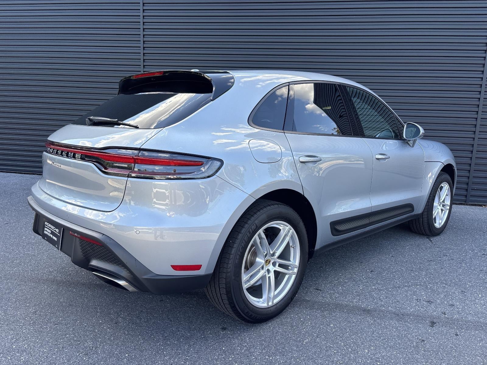 2025 Porsche Macan — detail view